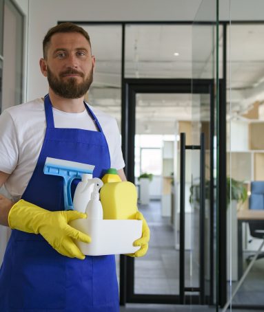 Gebäudereinigung Starnberg -professional-cleaning-service-people-working-together-office