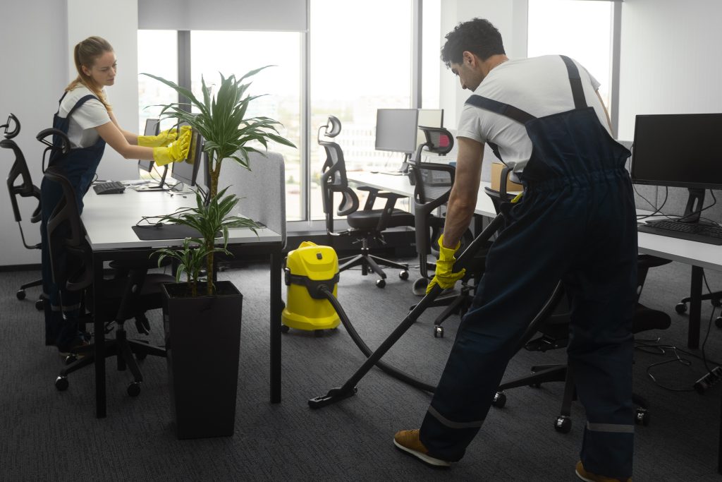 Gebäudereinigung Starnberg auslagern – Ihre Vorteile mit einem externen Dienstleister 1 Gebäudereinigung Starnbergfull-shot-people-cleaning-office